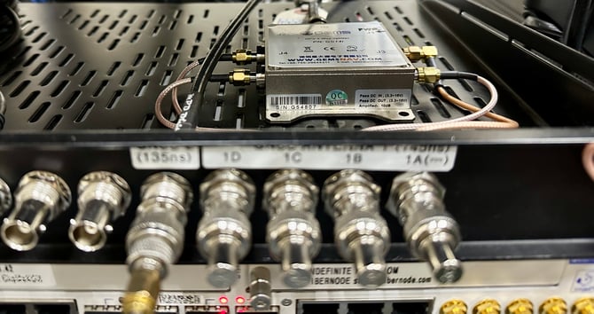 Example of an active 1x4 (or 1:4) GNSS antenna signal splitter